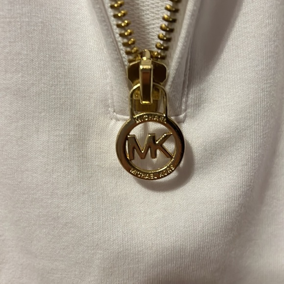 Michael Kors 1/4 zip Pullover - Picture 4 of 13